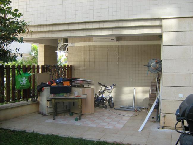 הפינה בגינה לפני שנסגרה