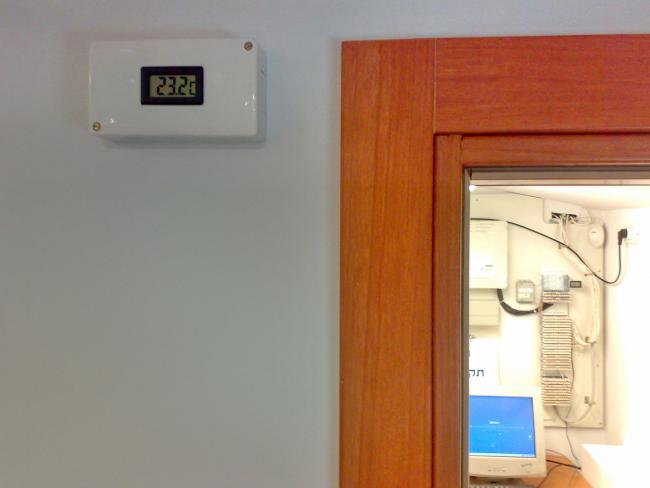 מד טאמפרטורה עם חיישן מרוחק