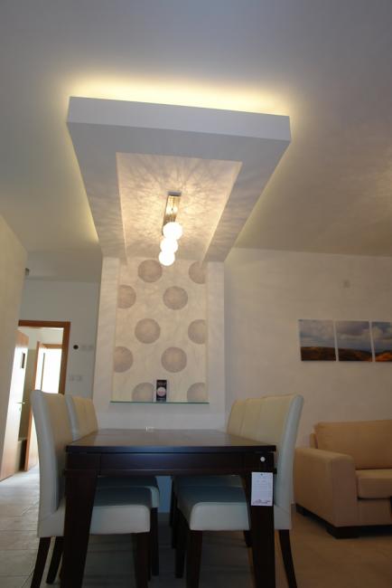 חדר המגורים - פינת האוכל