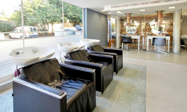 איזור ההמתנה והכניסה