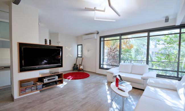 מבט אל הסלון