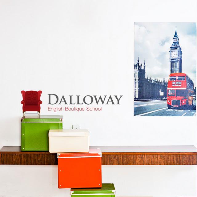 לוגו של ביה"ס בחלל הכניסה