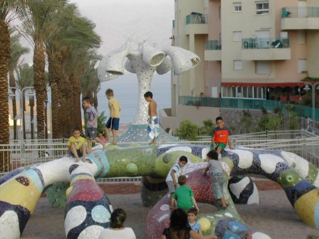 ילדים בפארק