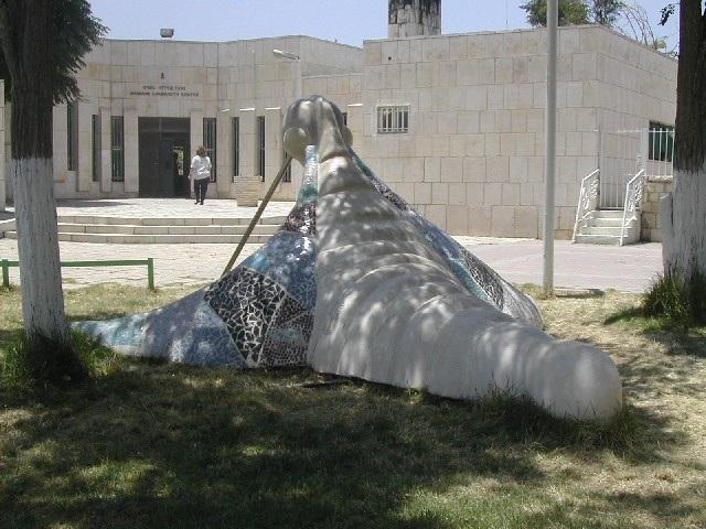 פסל &quot;פרפר&quot; מתנ&quot;ס גוננים ירושלים