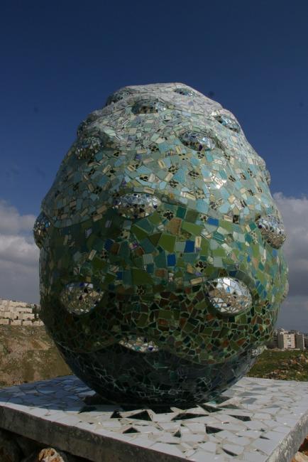 פסל &quot;ביצת הפתעה&quot; יפו