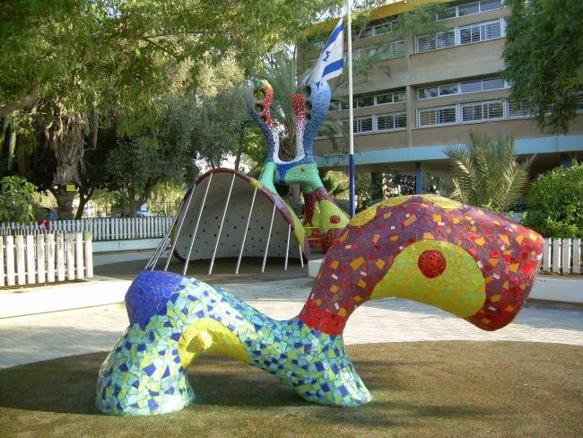 כלבלב - קרני שמש משנים את הצבע בתוך הכלבלב