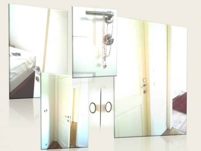 דלתות בהירות צבועות במעברים שומרות על המרחב 