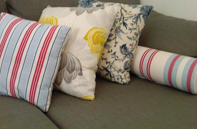 כריות צבעוניות, עיצוב סלון וינטג' רטרו