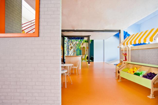 מבט מהכניסה לכיוון העצים