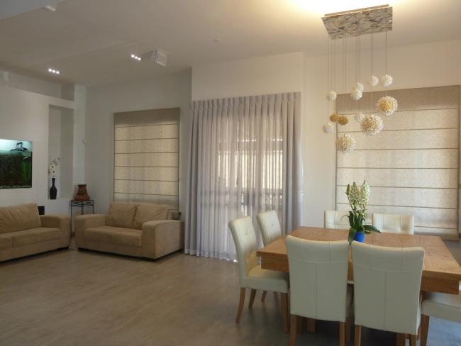 מבט מכיוון המטבח.