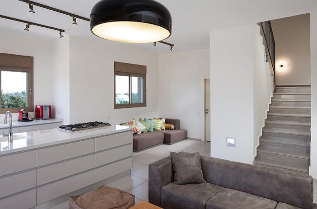 מבט אל גרם המדרגות