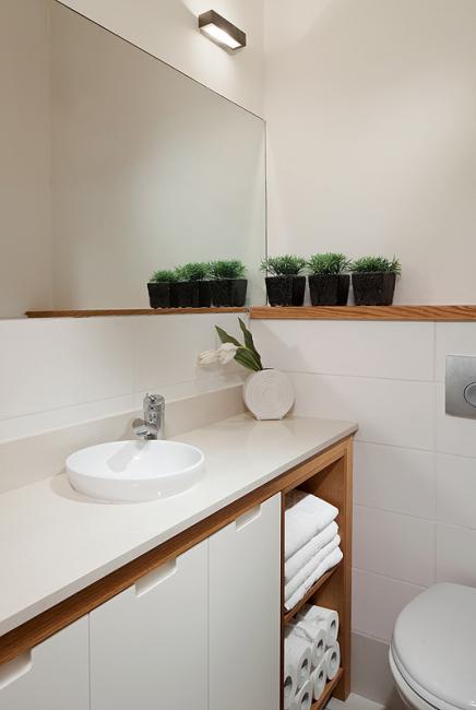 שירותי אורחים- שילוב של שמנת ואלון טבעי