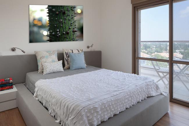 מיטה זוגית מרופדת בבד כותנה אפרפר