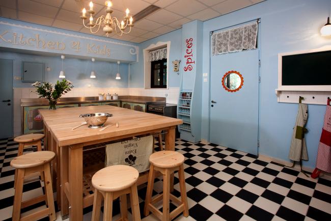 מבט לכניסה לסטודיו