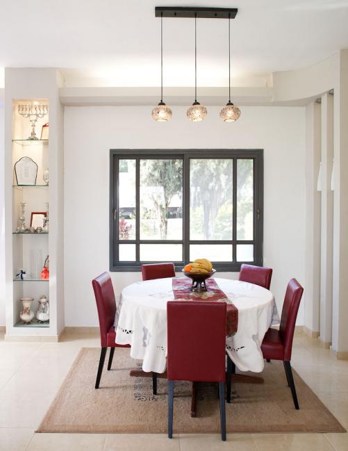 מבט אל פינת האוכל