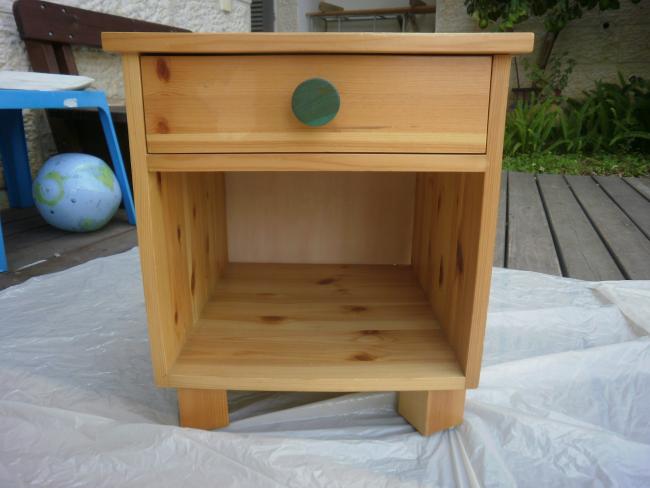 שידת עץ אורן לפני השידרוג