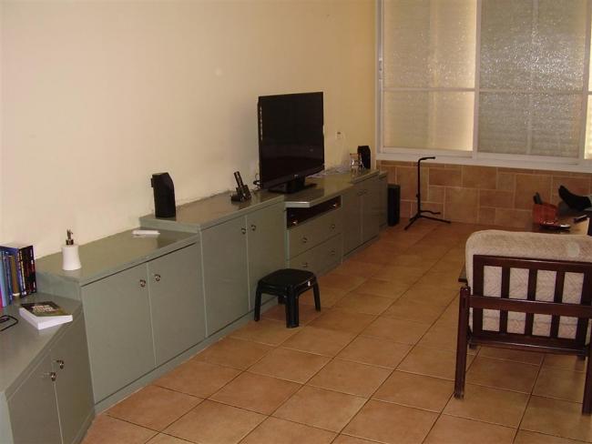 חדר המגורים לפני השיפוץ