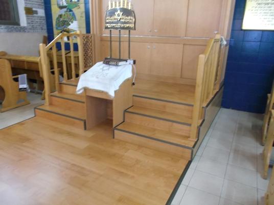 הפרקטים בבית הכנסת ברמת גן