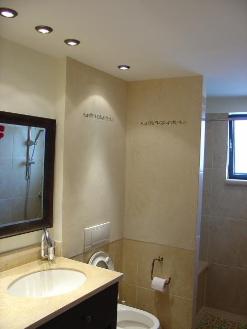 חדר רחצה הורים, חיפוי שליכט אקרילי