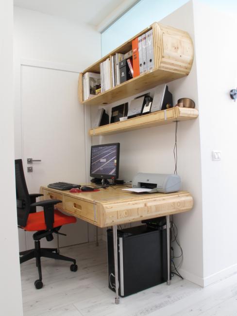 פינת העבודה - ריהוט מפלטות אורן תלת שכבתיות