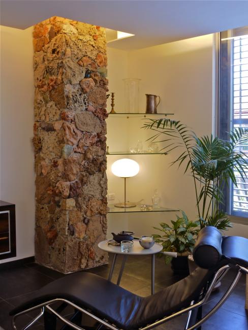 עמוד דקורטיבי - היחידי שנשאר מהדירה המקורית