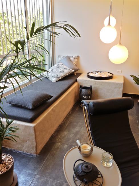 פינת רביצה עם תאורה דקורטיבית