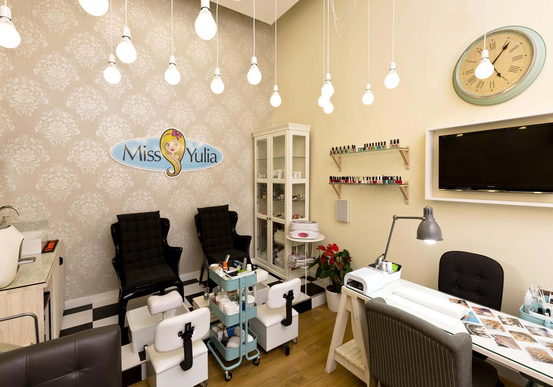 שילוב חומרים, טקסטורות ותאורה