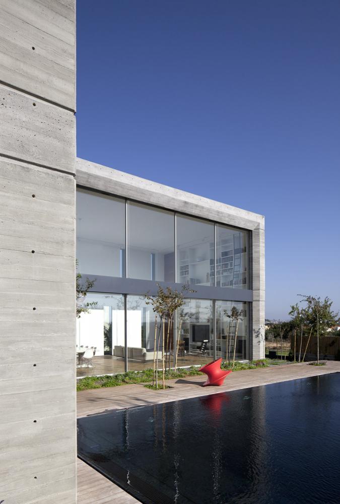 חלל מרכזי בגובה כפול