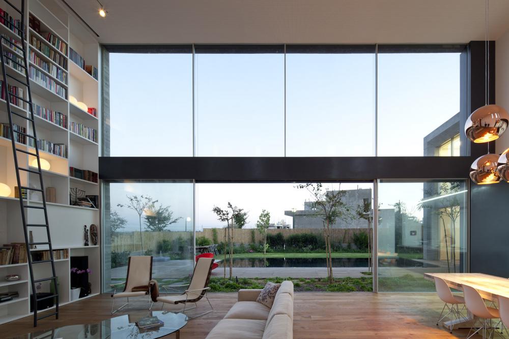 חלל מרכזי בגובה כפול