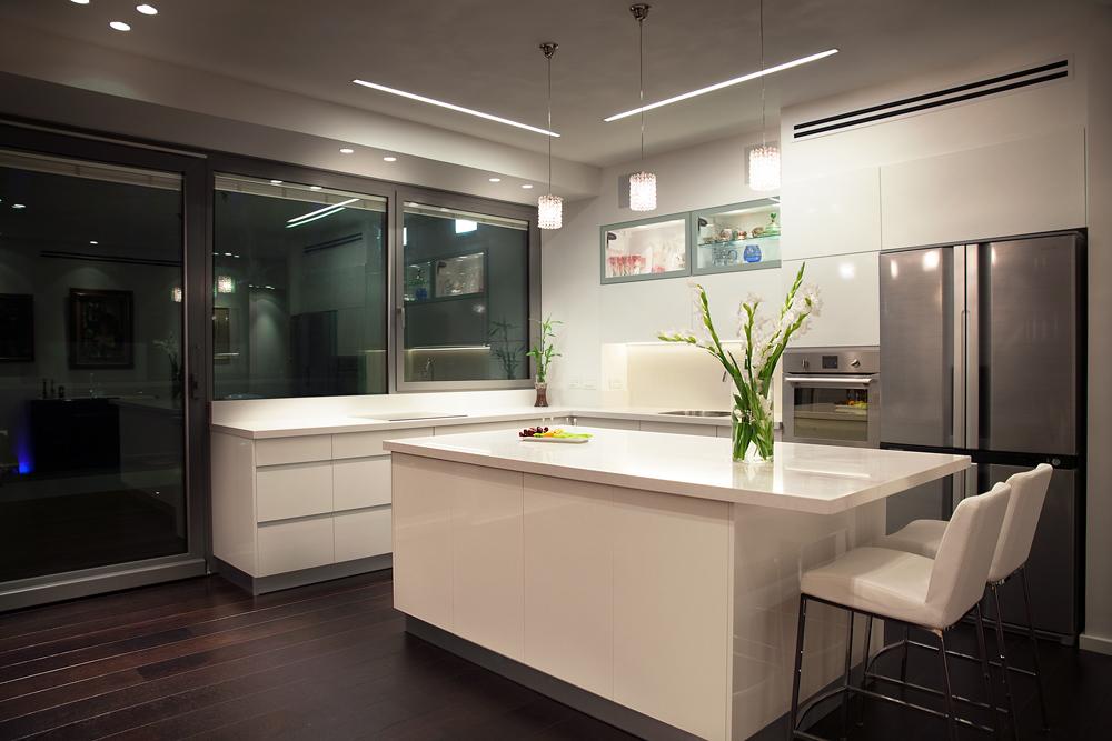 מטבח מודרני בדירת יוקרה