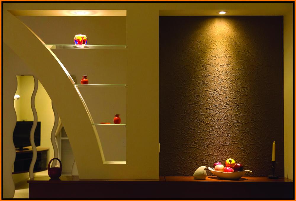 מבט מהסלון לכניסה לבית