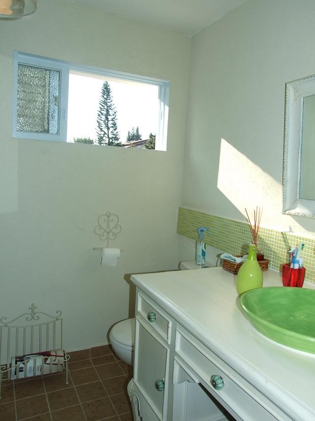 צבעוניות עליזה בחדר הרחצה