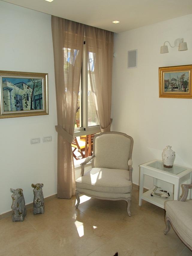 פינת ישיבה ליד סלון