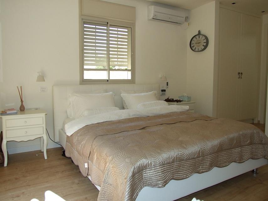 חדר השינה מרוהט