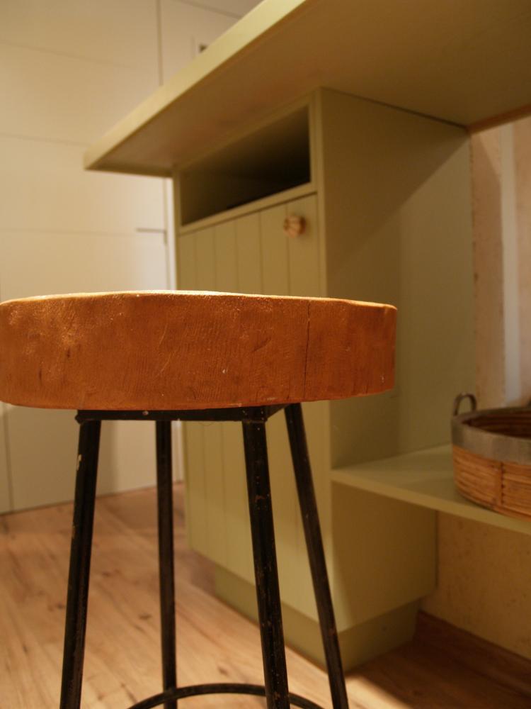 כסא מעוצב ע"י אמן עץ וברזל