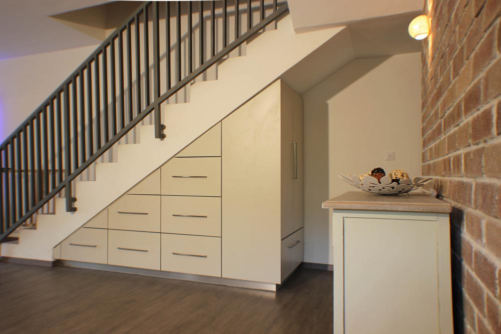 מקום אחסון מתחת למדרגות