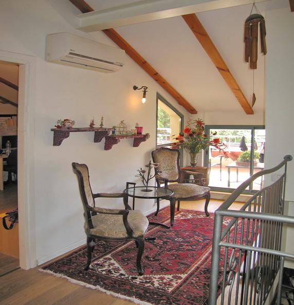 מבואה מתחת לגג הרעפים