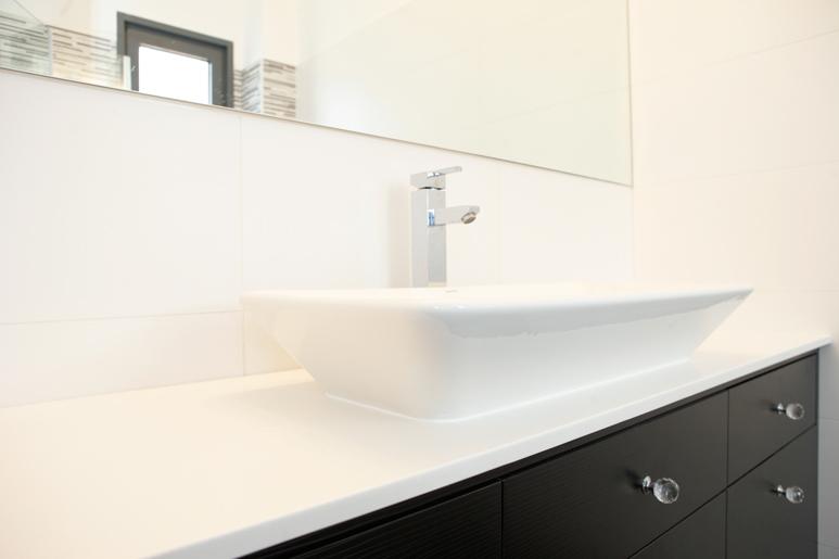 עיצוב דירת קבלן - עיצוב חדר רחצה הורים