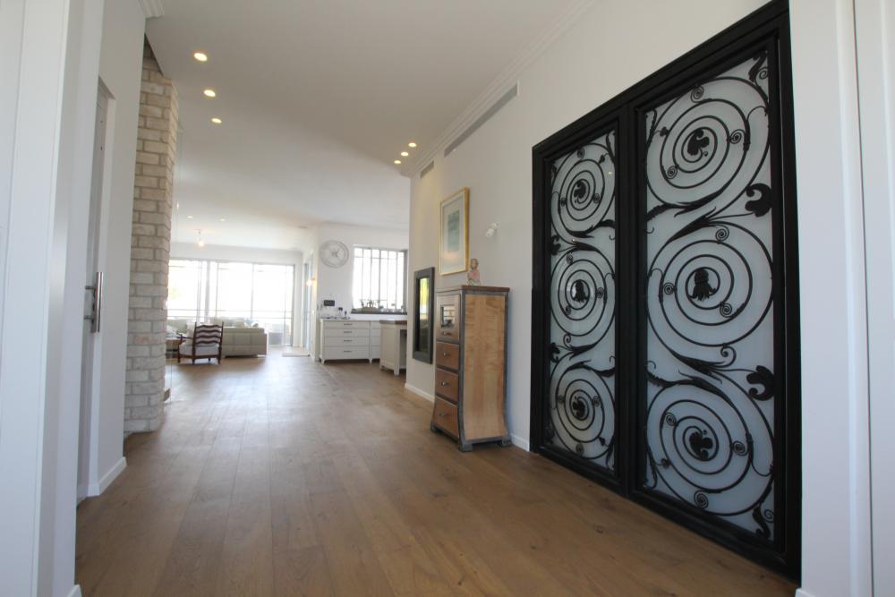 מבט בחלל הכניסה