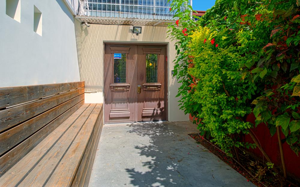 שביל הכניסה לחברה