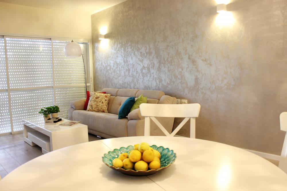 מבט לעבר הסלון