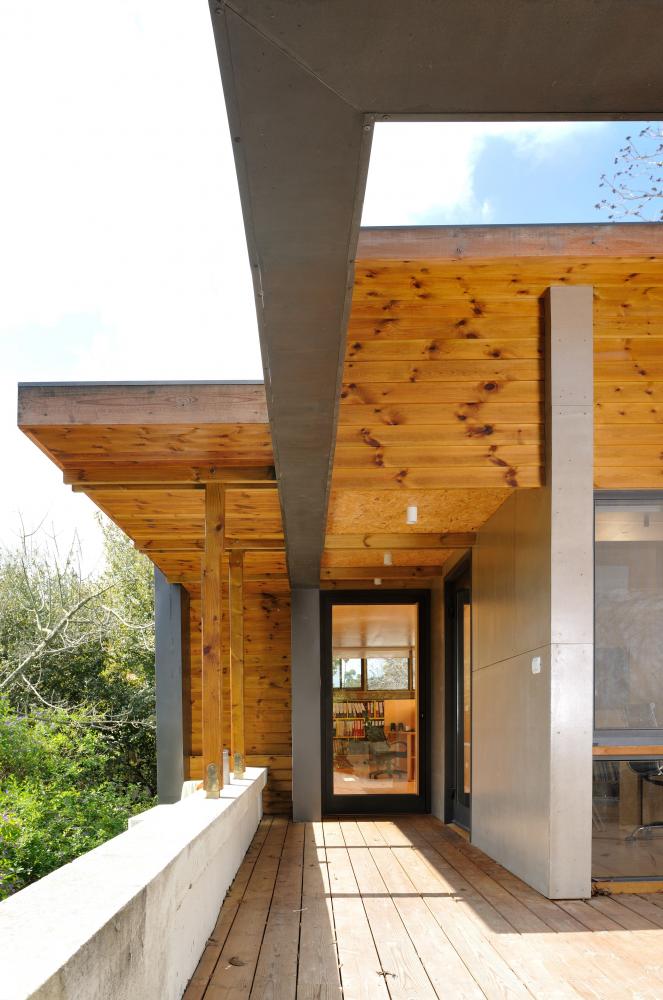 מבט חוץ למשרד