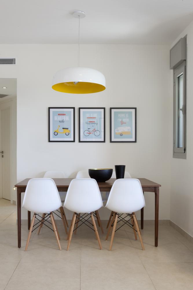 מבט אל פינת האוכל