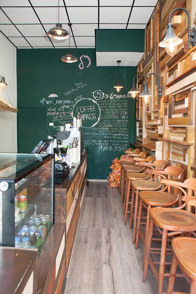 עיצוב בית קפה קטן