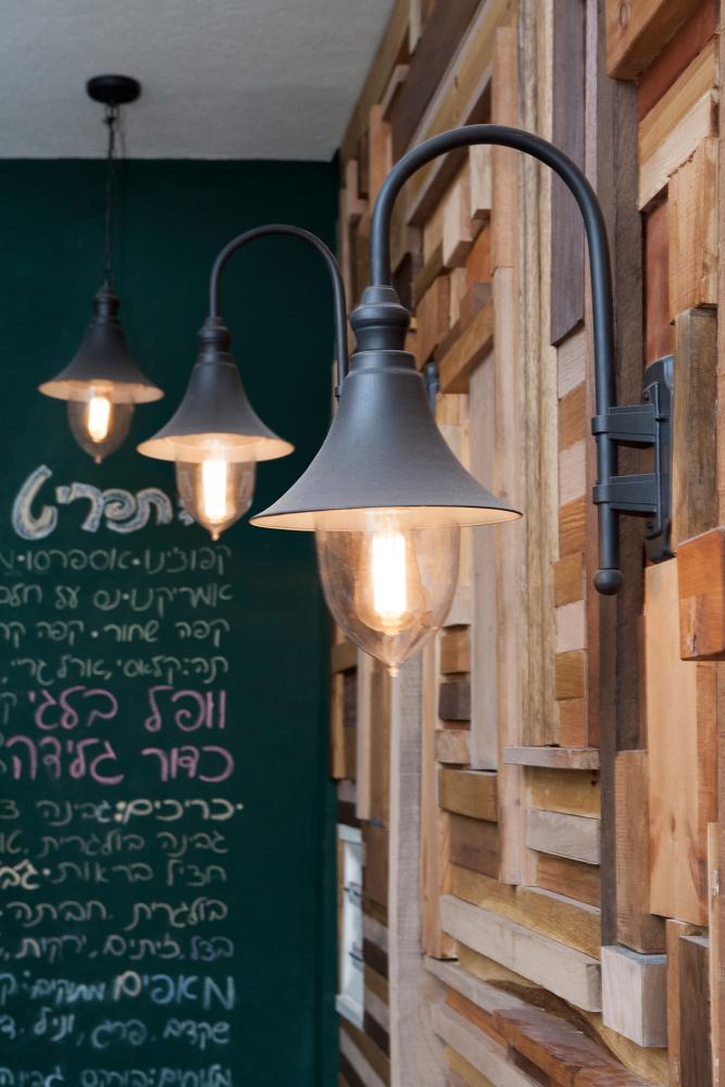 קיר מעץ ממוחזר