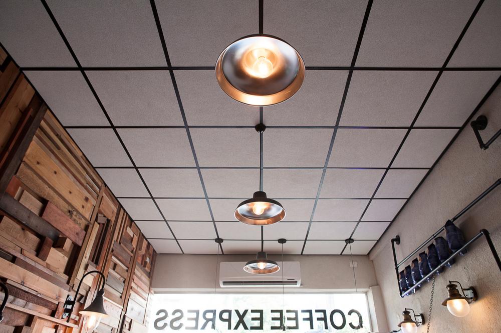 תקרת גבס שחור לבן