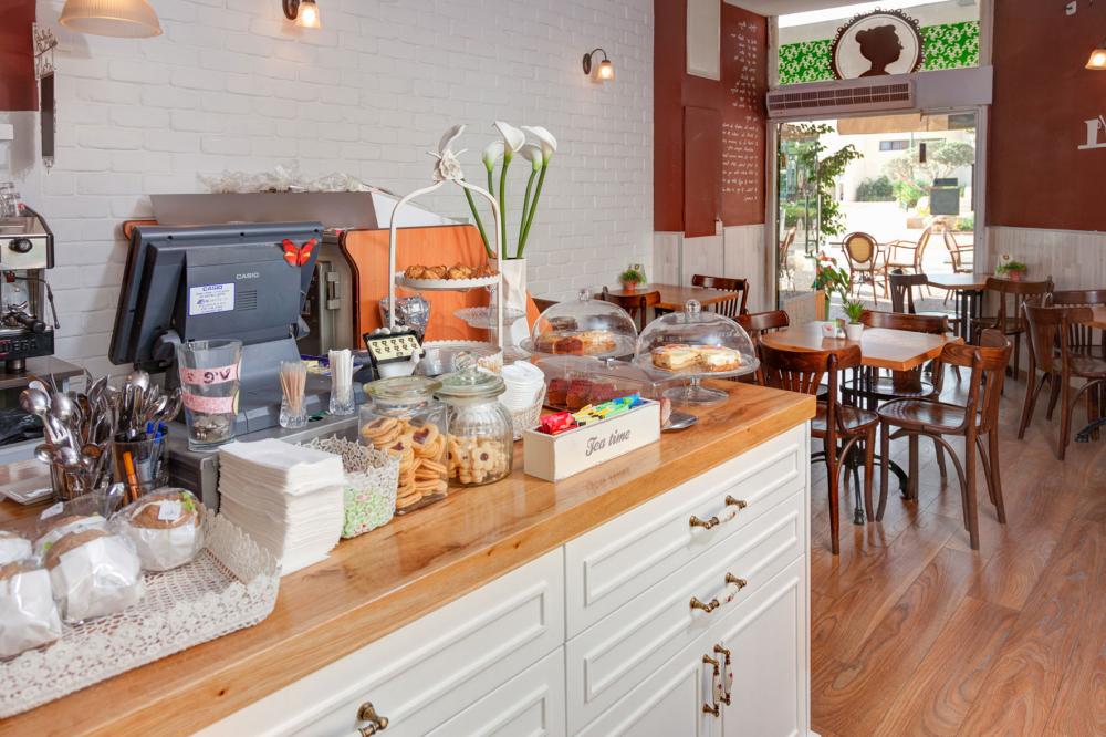 "מגדה" בית קפה בהוד השרון,