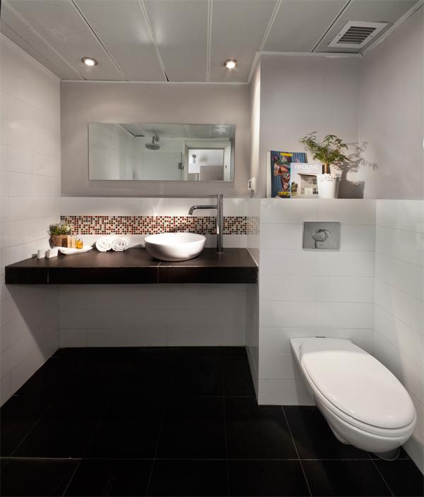 עיצוב שירותיים מקלחת