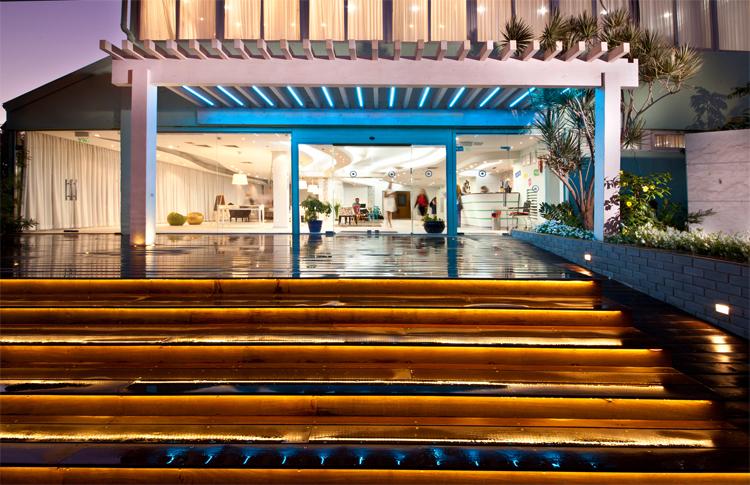 מבט נוסף לכניסה