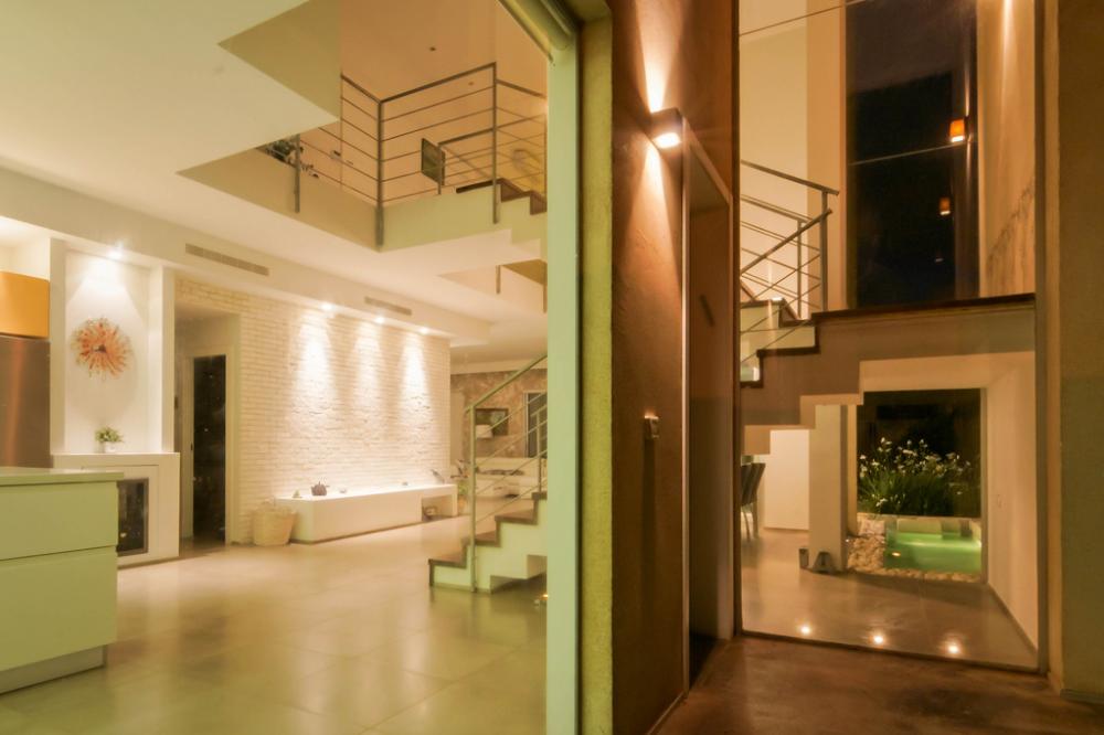 הכניסה לבית